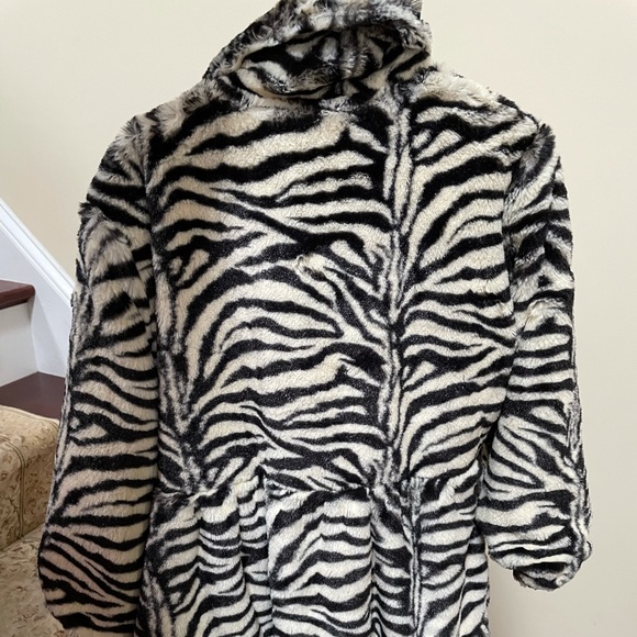 New American Widgeon Faux Fur Coat (Child size 5) - Picture 10 of 13